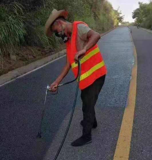 黄冈路面喷涂翻新彩色步道施工方案