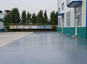 黄冈彩色路面喷涂翻新的材料对冬季